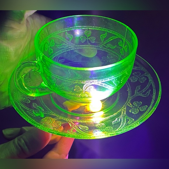 Rare Vintage 1930’s Hazel Atlas Uranium Glass Tea Cup and Saucer Clover Motif - Picture 1 of 10